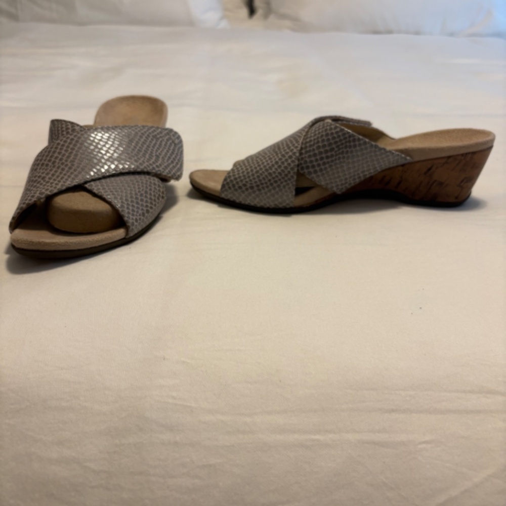 Vionic Sandals - Picture 2 of 4